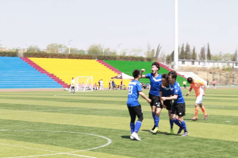 庆祝进球.jpg 庆祝进球.jpg