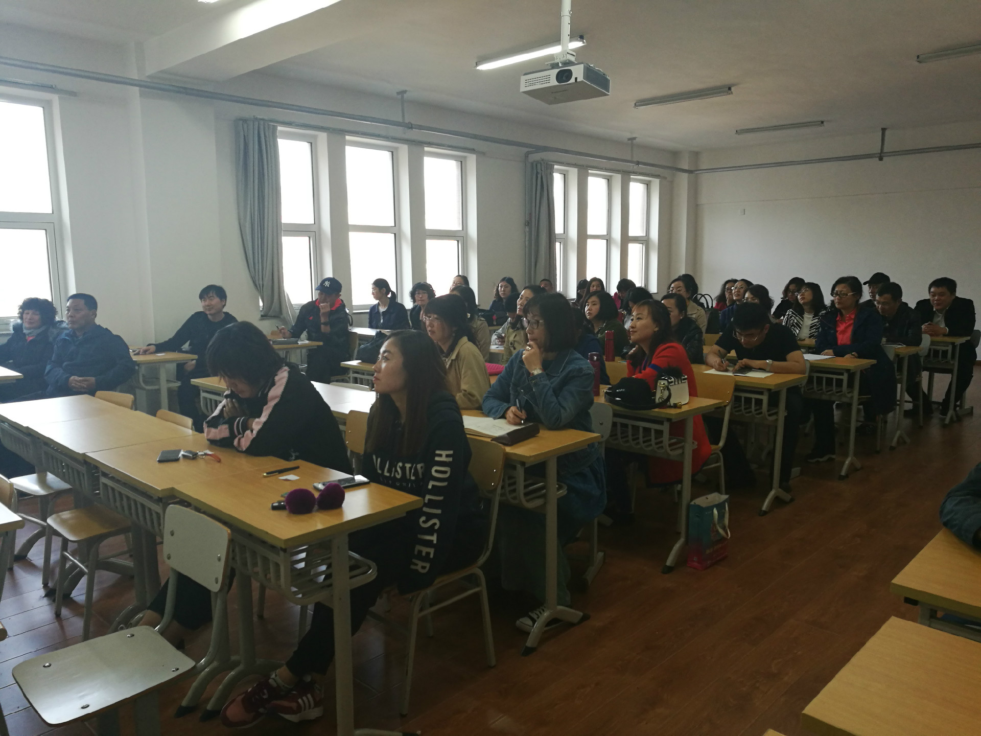 会议照片.jpg 会议照片.jpg